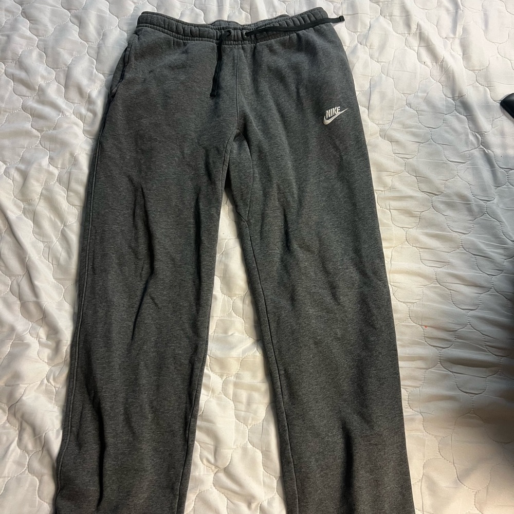 Nike Gray Sweatpants with Elastic Waistband and Fleece Interior
